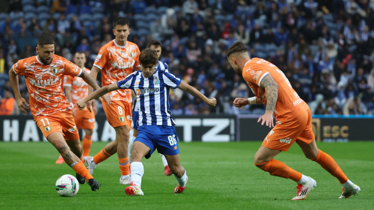 葡超赛程吃紧，马赛关键时刻门线救险，压力陡增，年轻球员得到机会(厦金大桥最新消息)